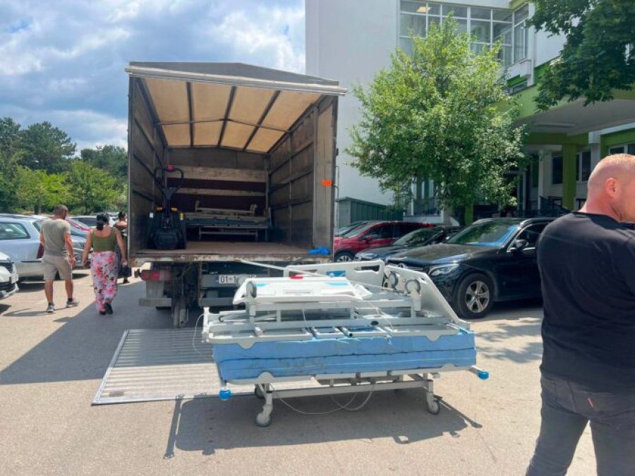 Nis largimi i shtretërve të dëmtuar nga Klinika e Pediatrisë në QKUK