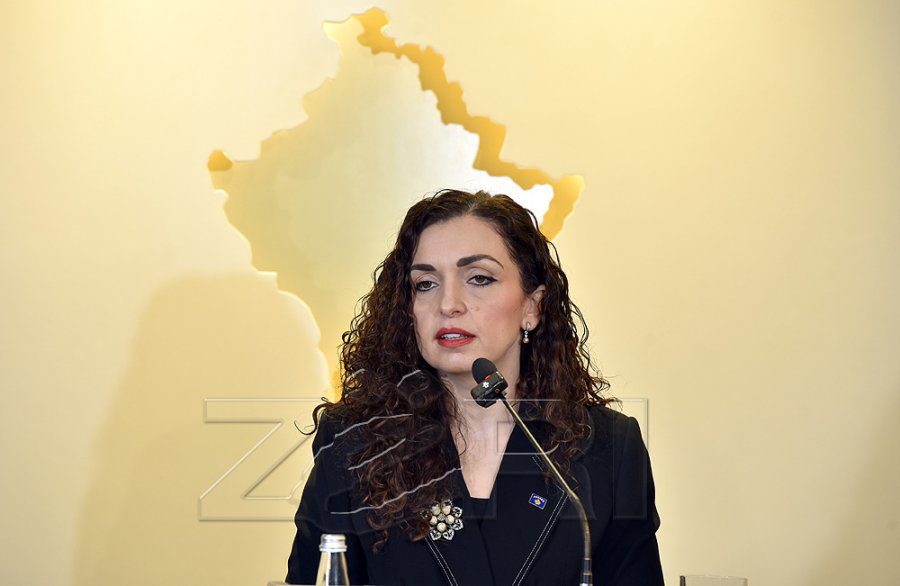 Vjosa Osmani falënderon policët e rënë në detyrë në Kosovë