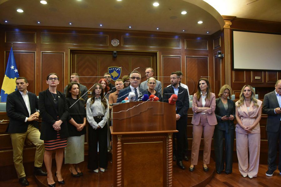 Deputetët e PDK-së dhe Aleancës kërkojnë vazhdimin e seancës konstituive në Kuvend
