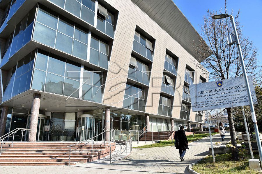 Ministria e Arsimit në Kosovë fton prindërit për plotësimin e deklaratave për tekste shkollore