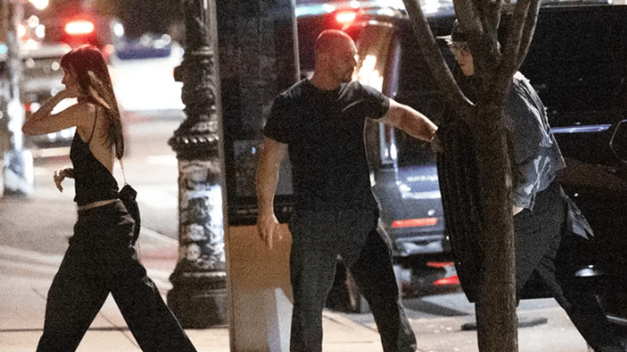 Dakota Johnson dhe Machine Gun Kelly shfaqen së bashku në New York: Zbulohen detajet e daljes së tyre