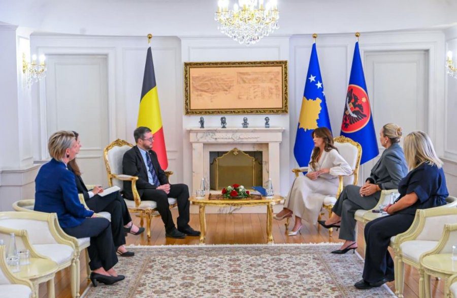 Ushtruesja e detyrës së presidentes së Kosovës pranon letrat kredenciale të ambasadorit të ri të Belgjikës