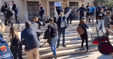 Protesta e Studentëve para Kryeministrisë: Një Mesazh për Dialog