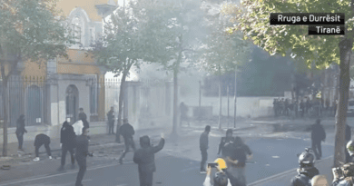 Tensionet në Protestën e Studentëve në Tiranë: Një Situatë e Komplikuar