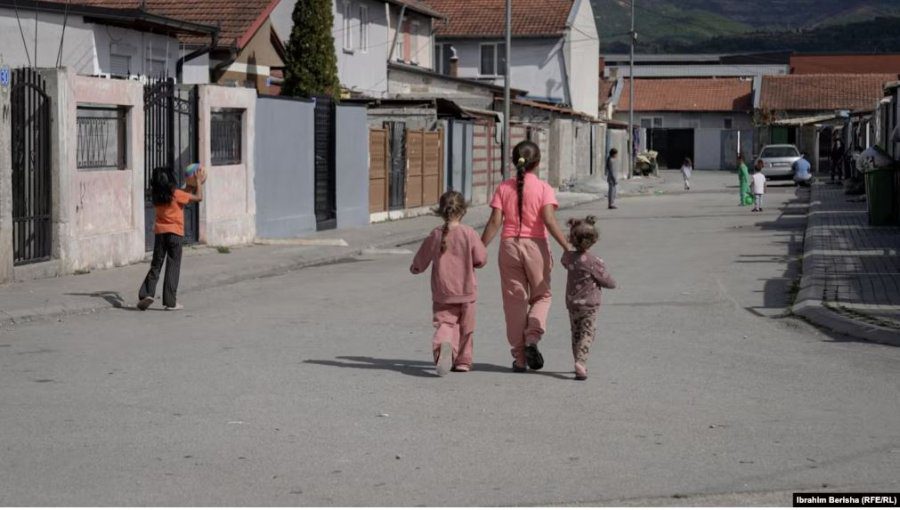 Sfida të Rënda për Familjet Romë, Ashkali dhe Egjiptiane në Kosovë: Vdekshmëria e Foshnjave dhe Vështirësitë Shëndetësore
