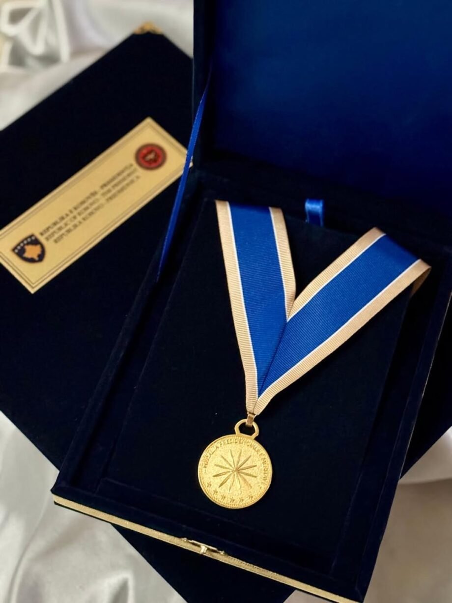 adelina ismaili nderohet me medalje nga persidentja vjosa osmani