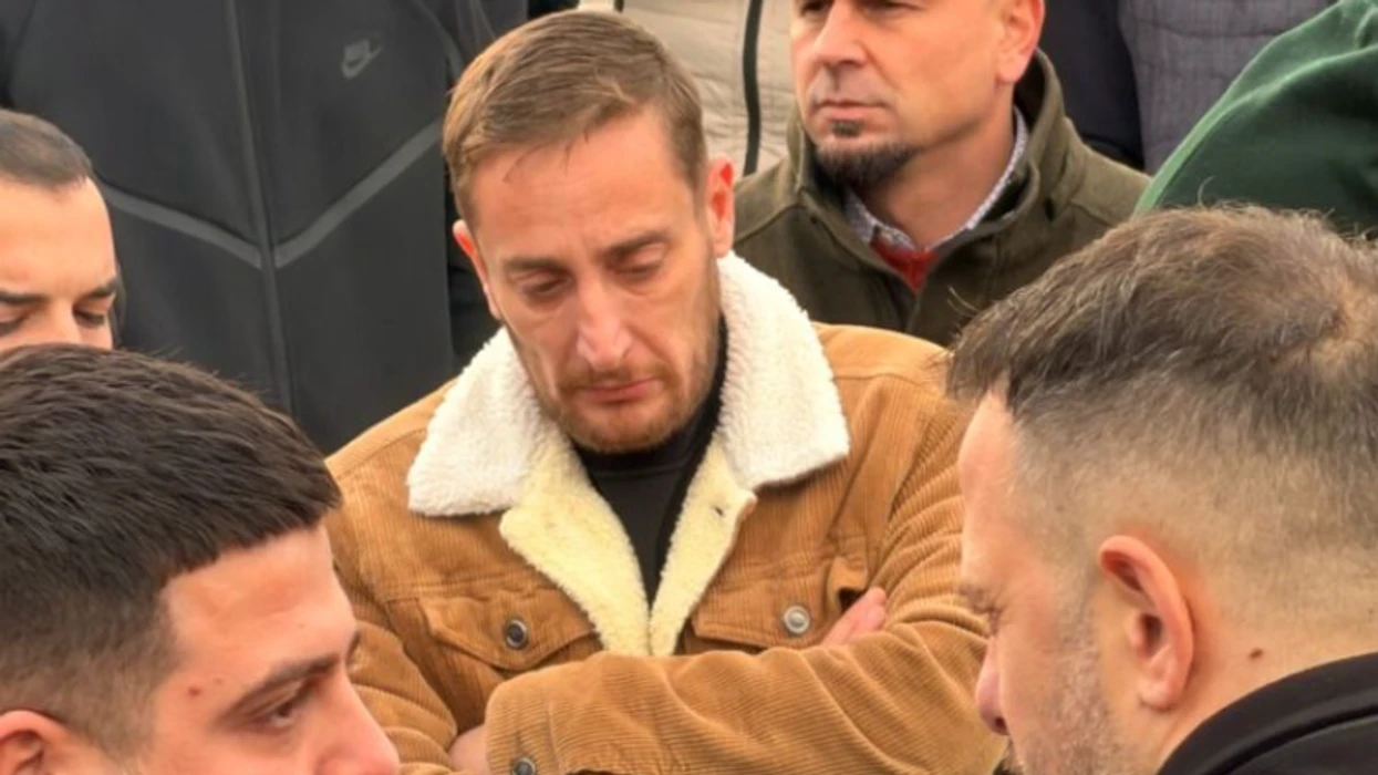 rezart veleshnja - vorrim i shpat kasapit