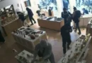 Grabitja e Argjendarisë në Lion: Një Situatë e Menaxhuar Keq