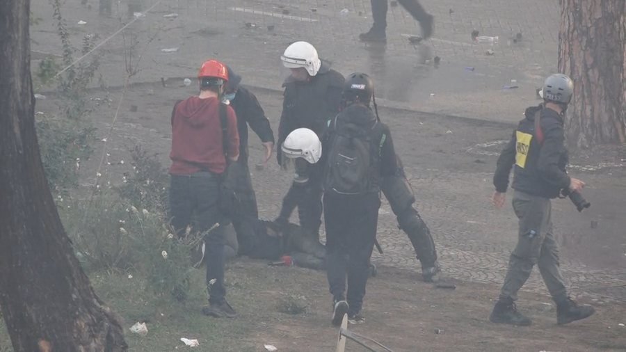Policia e Kosovës Nisin Aksionin e Fortë ndaj Protestuesve